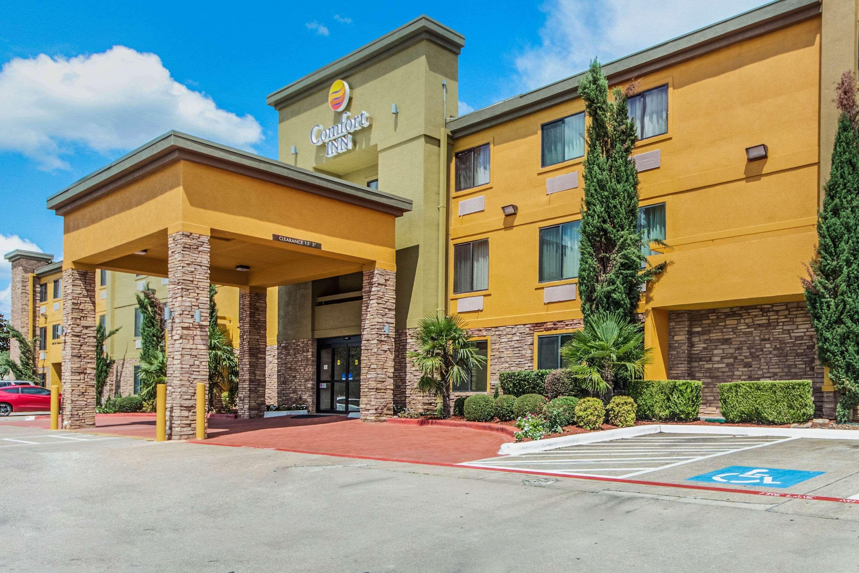 Comfort Inn Dallas Park Central Exterior photo