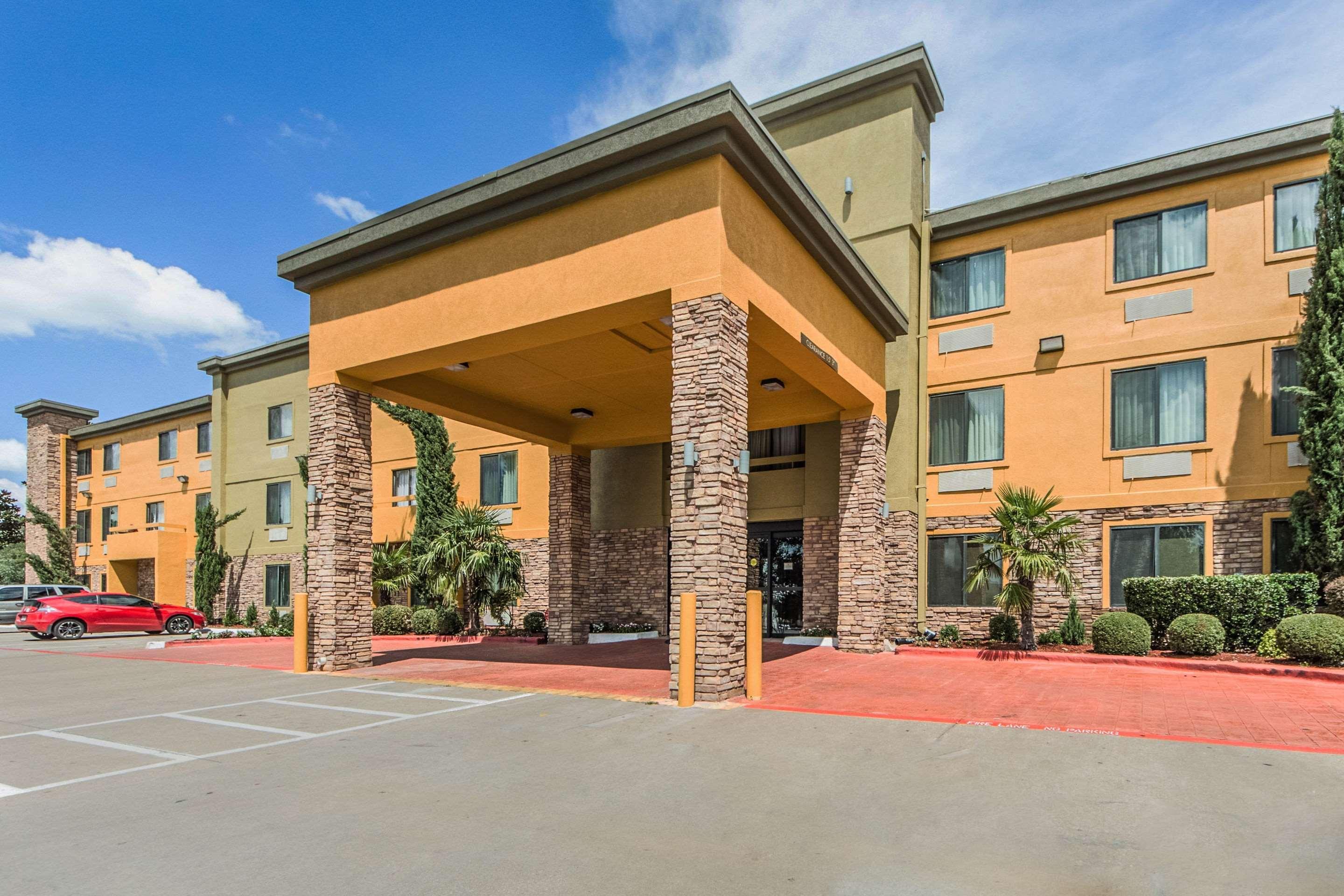 Comfort Inn Dallas Park Central Exterior photo