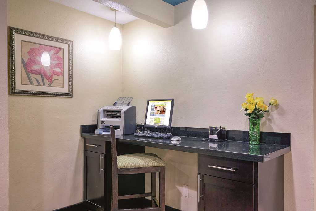 Comfort Inn Dallas Park Central Facilities photo