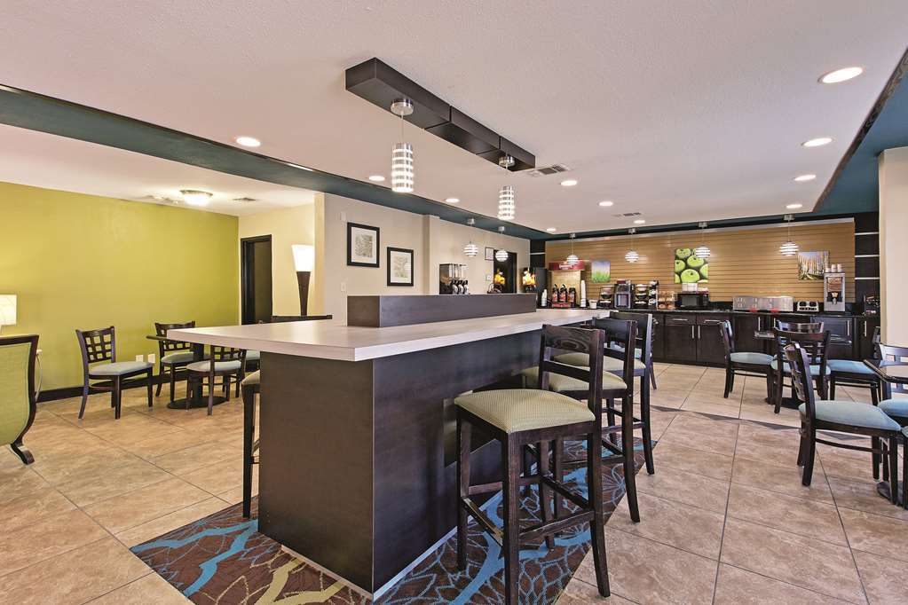 Comfort Inn Dallas Park Central Facilities photo