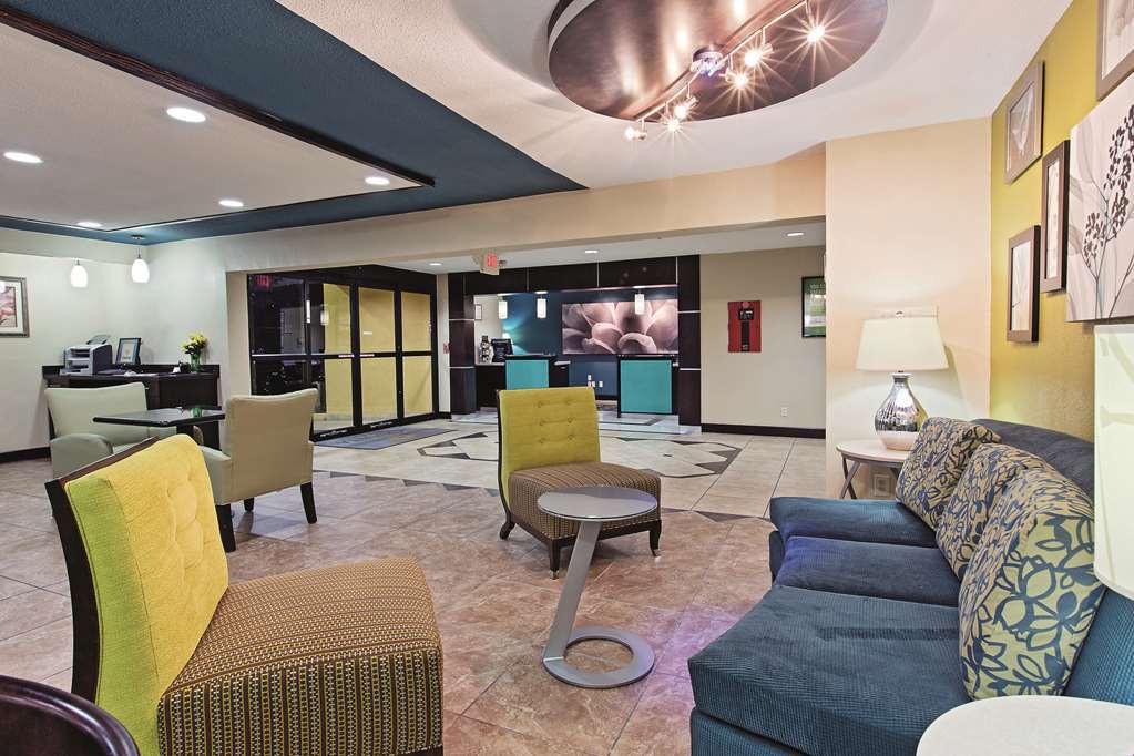 Comfort Inn Dallas Park Central Interior photo