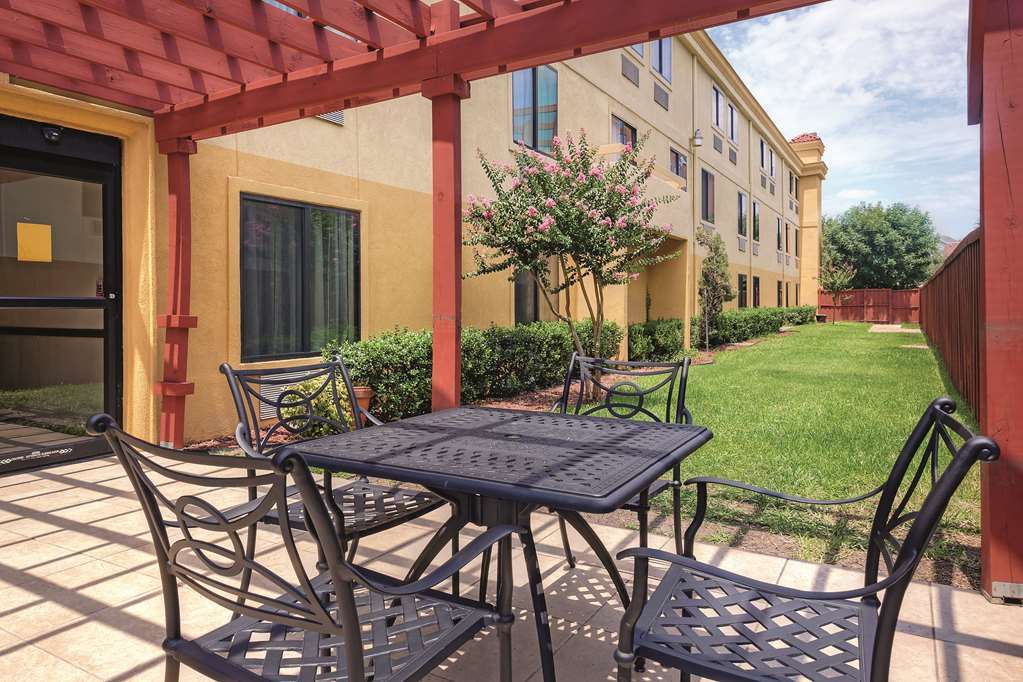 Comfort Inn Dallas Park Central Exterior photo